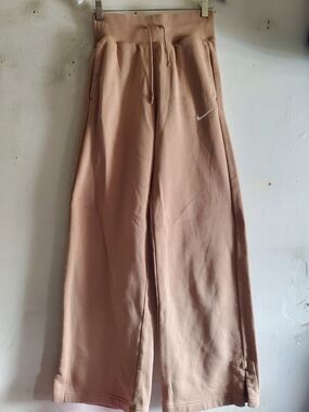 Nike Women's Wide-Leg Sweatpants in Blush Size Xs.